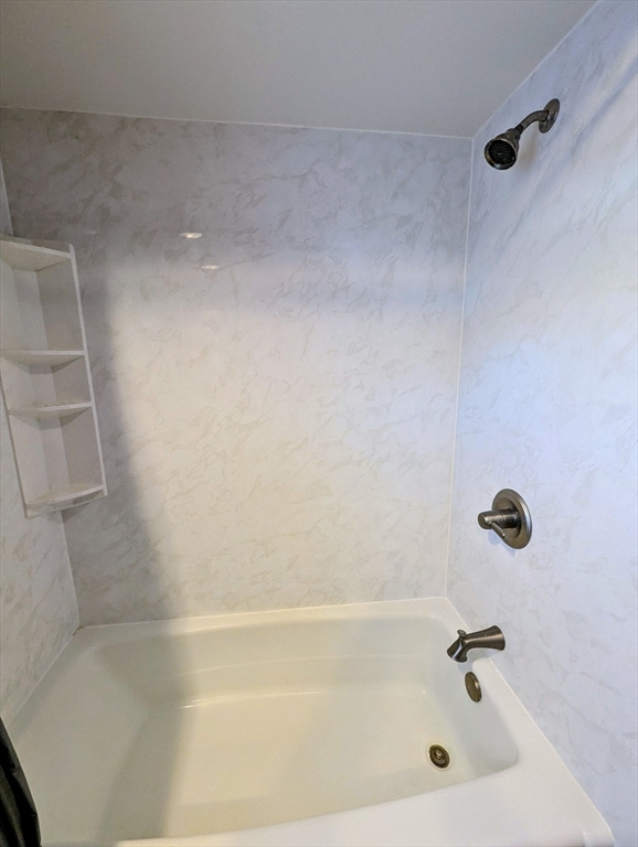 Franklin, Massachusetts 02038, United States, 2 Bedrooms Bedrooms, ,3 BathroomsBathrooms,Residential,Pending,245807