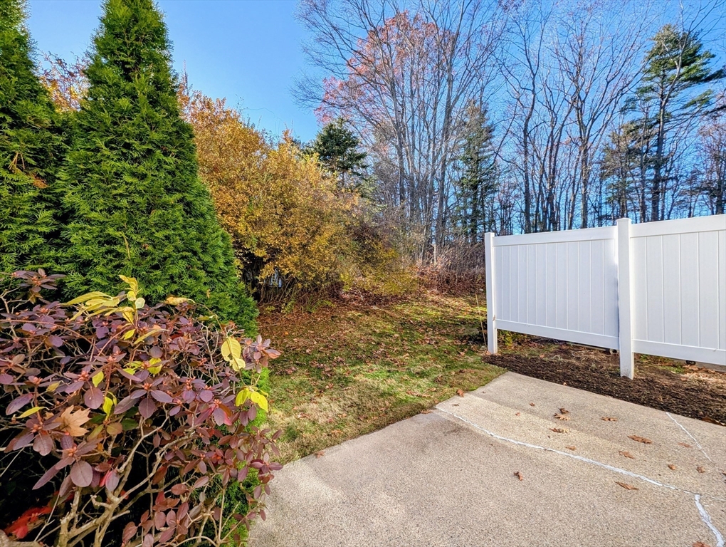 Franklin, Massachusetts 02038, United States, 2 Bedrooms Bedrooms, ,3 BathroomsBathrooms,Residential,Pending,245807