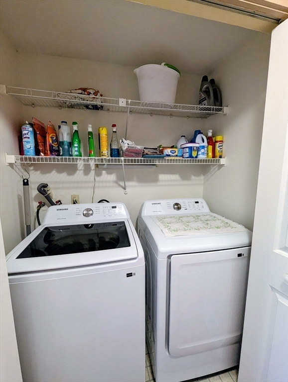 Franklin, Massachusetts 02038, United States, 2 Bedrooms Bedrooms, ,3 BathroomsBathrooms,Residential,Pending,245807