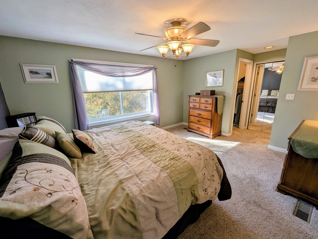 Franklin, Massachusetts 02038, United States, 2 Bedrooms Bedrooms, ,3 BathroomsBathrooms,Residential,Pending,245807