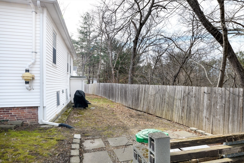 22 Quobaug Avenue