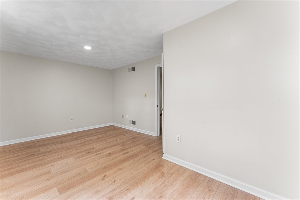 905 Wellman Ave #905, Chelmsford, MA Photo #17