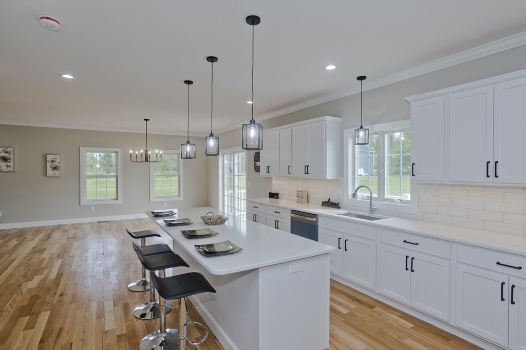 East Longmeadow, Massachusetts 01028, United States, 4 Bedrooms Bedrooms, ,3 BathroomsBathrooms,Residential,Active,184538