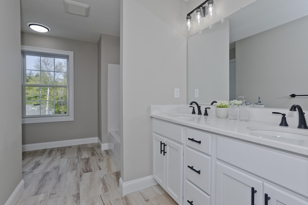 East Longmeadow, Massachusetts 01028, United States, 4 Bedrooms Bedrooms, ,3 BathroomsBathrooms,Residential,Active,184538