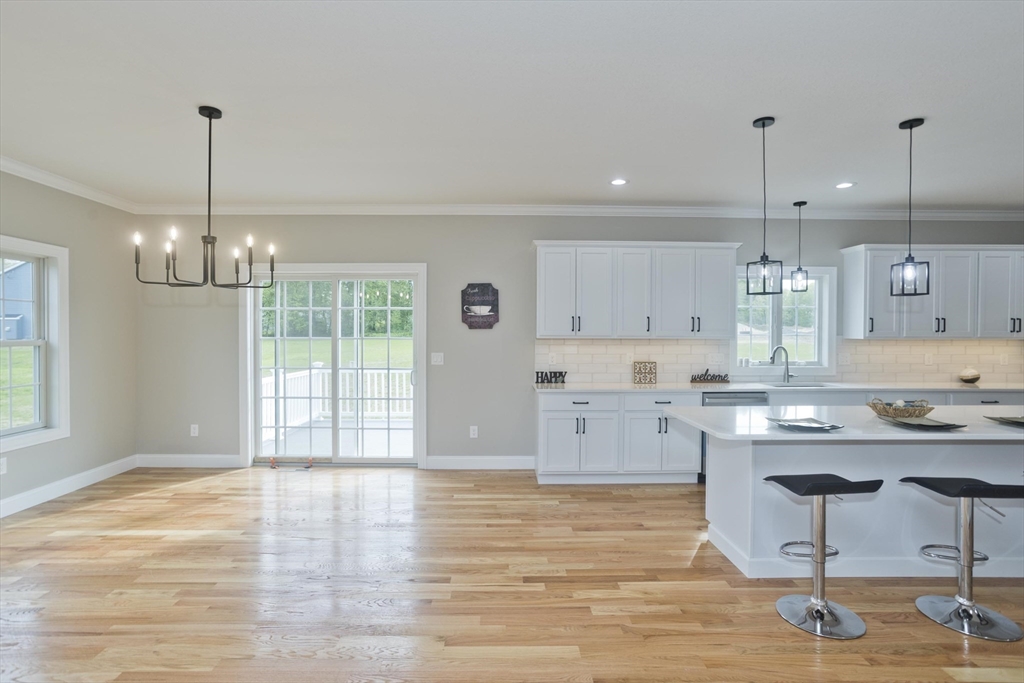 East Longmeadow, Massachusetts 01028, United States, 4 Bedrooms Bedrooms, ,3 BathroomsBathrooms,Residential,Active,184538