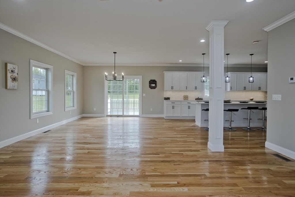 East Longmeadow, Massachusetts 01028, United States, 4 Bedrooms Bedrooms, ,3 BathroomsBathrooms,Residential,Active,184538