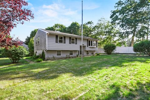 Single Family Residence in Falmouth MA 2 Pamela Lane.jpg