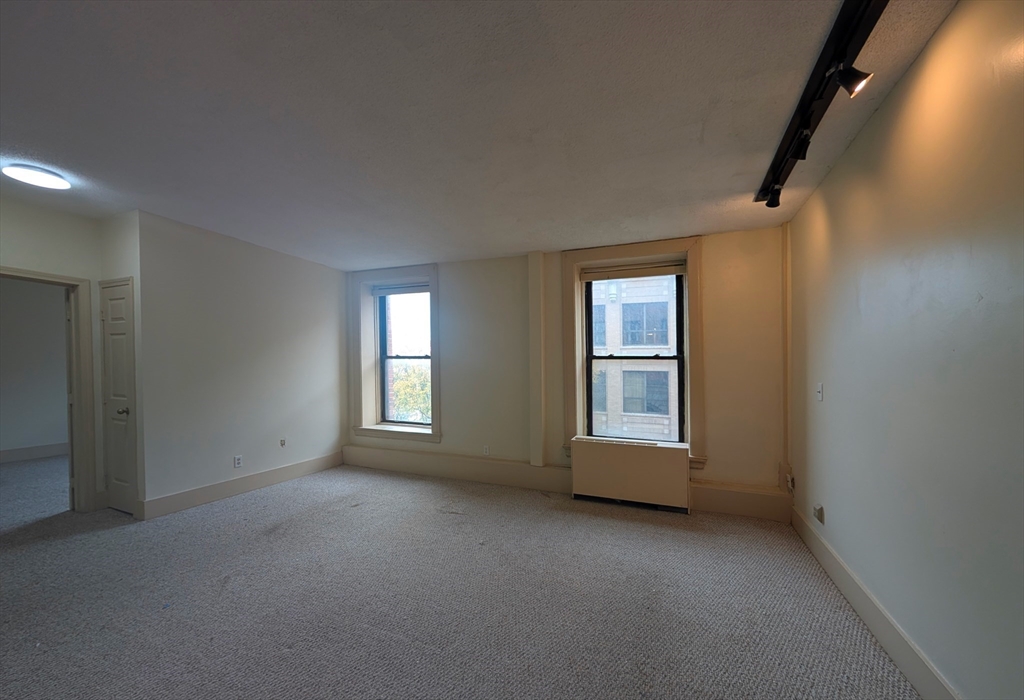 140 Chestnut St 210