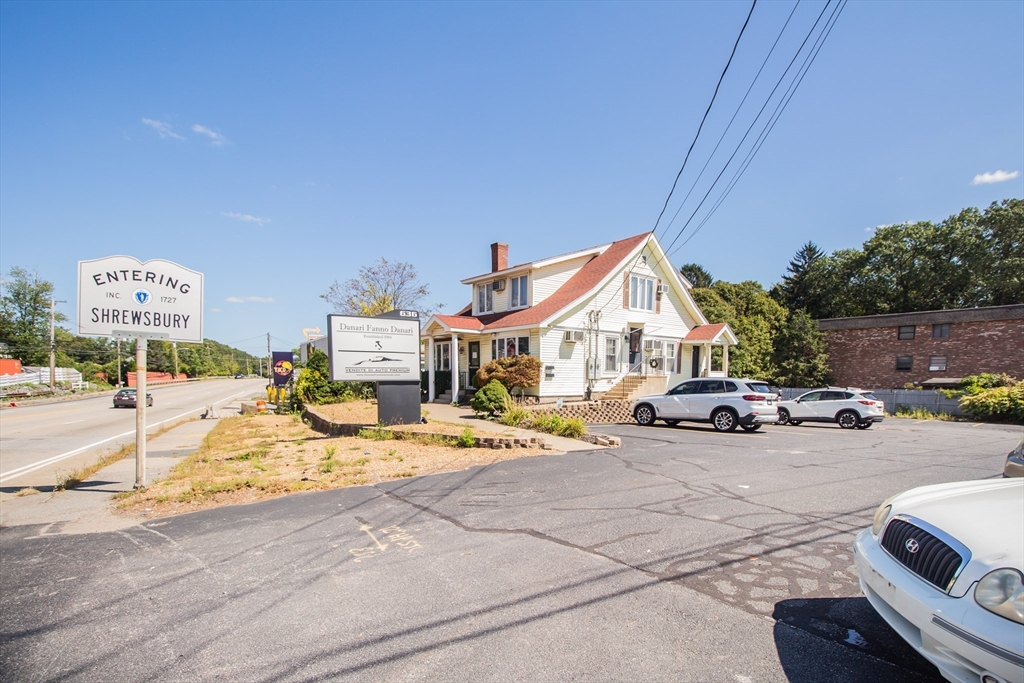 636 Sunderland Rd (Rte 20) 1