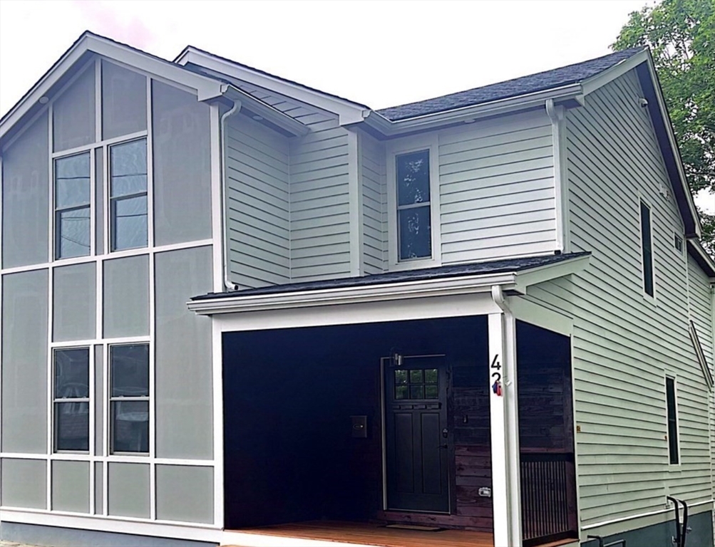 42 Oak St East