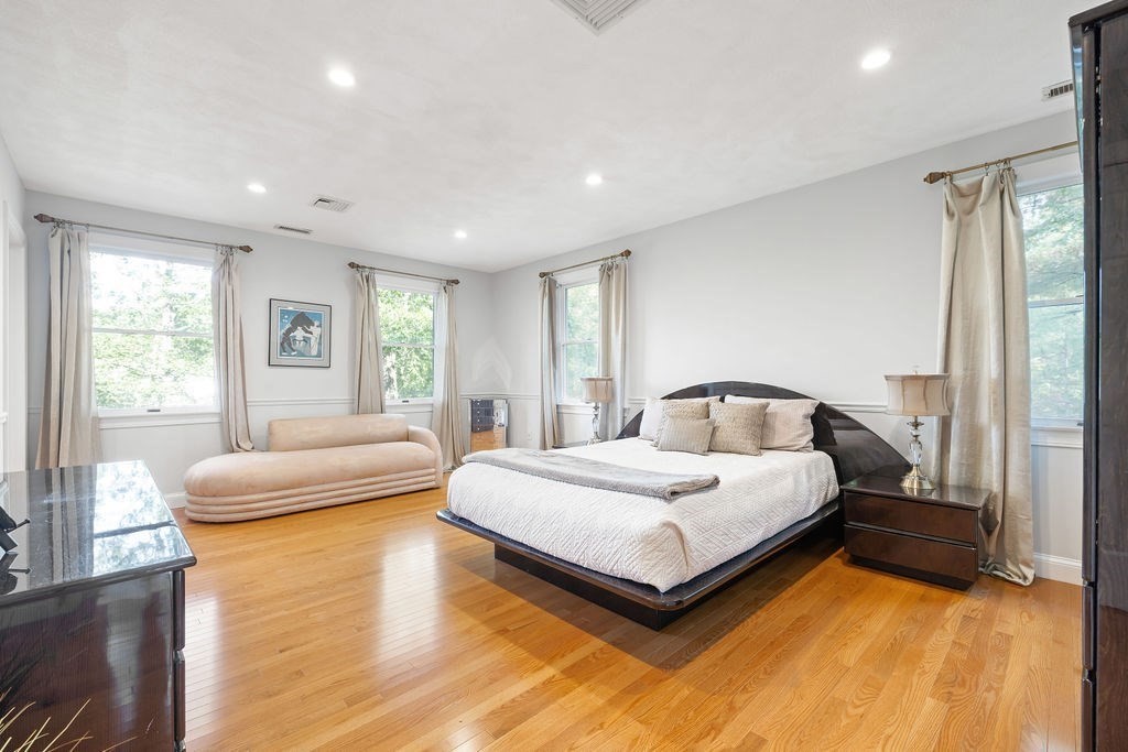 Natick, Massachusetts 01760, United States, 4 Bedrooms Bedrooms, ,3 BathroomsBathrooms,Residential,Active,168949