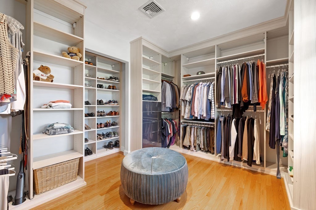 Natick, Massachusetts 01760, United States, 4 Bedrooms Bedrooms, ,3 BathroomsBathrooms,Residential,Active,168949