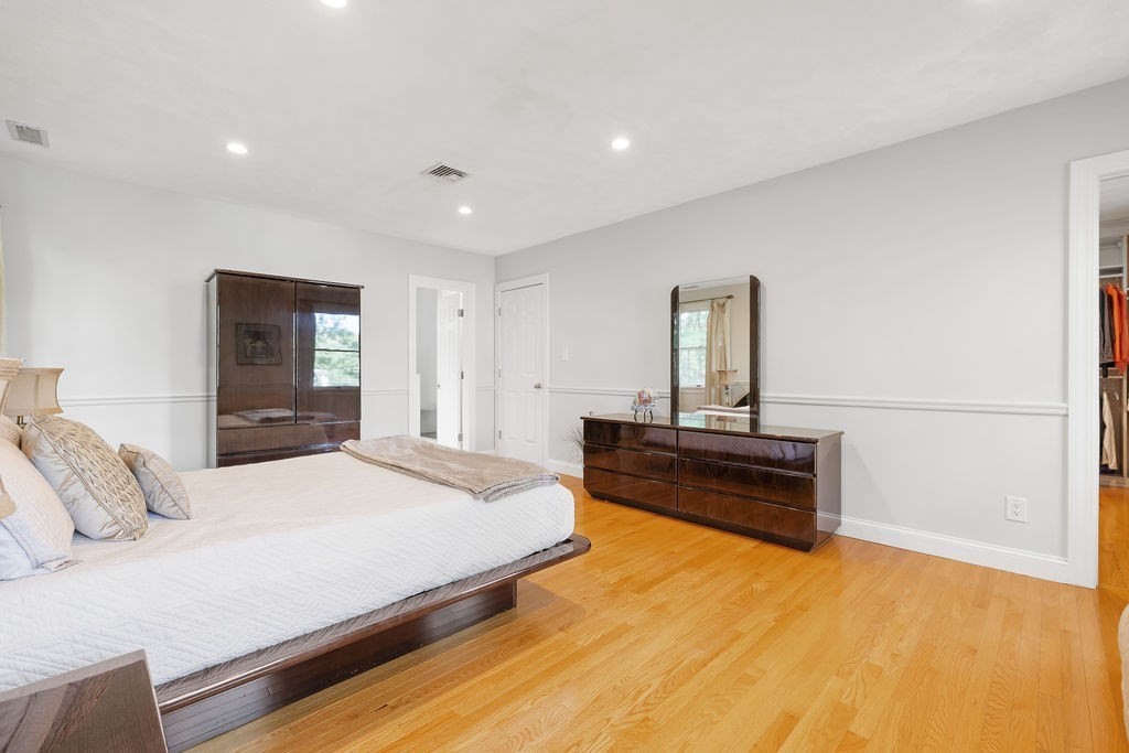 Natick, Massachusetts 01760, United States, 4 Bedrooms Bedrooms, ,3 BathroomsBathrooms,Residential,Active,168949