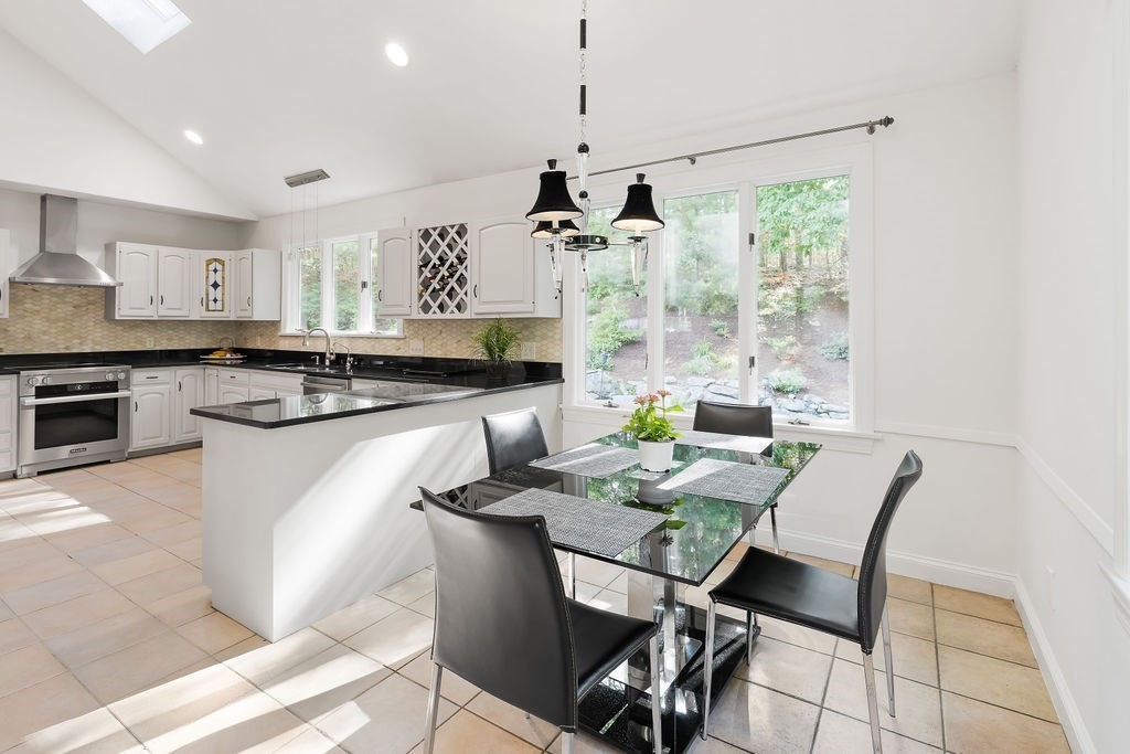 Natick, Massachusetts 01760, United States, 4 Bedrooms Bedrooms, ,3 BathroomsBathrooms,Residential,Active,168949