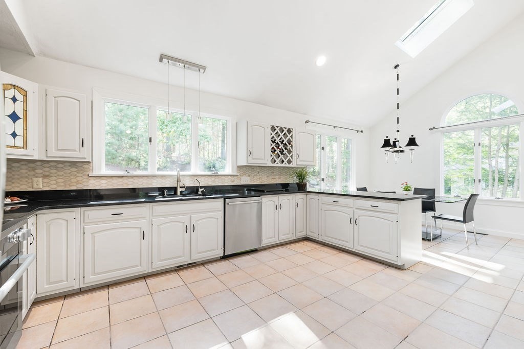 Natick, Massachusetts 01760, United States, 4 Bedrooms Bedrooms, ,3 BathroomsBathrooms,Residential,Active,168949