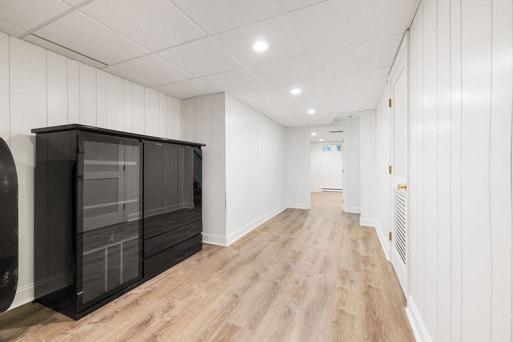 Natick, Massachusetts 01760, United States, 4 Bedrooms Bedrooms, ,3 BathroomsBathrooms,Residential,Active,168949