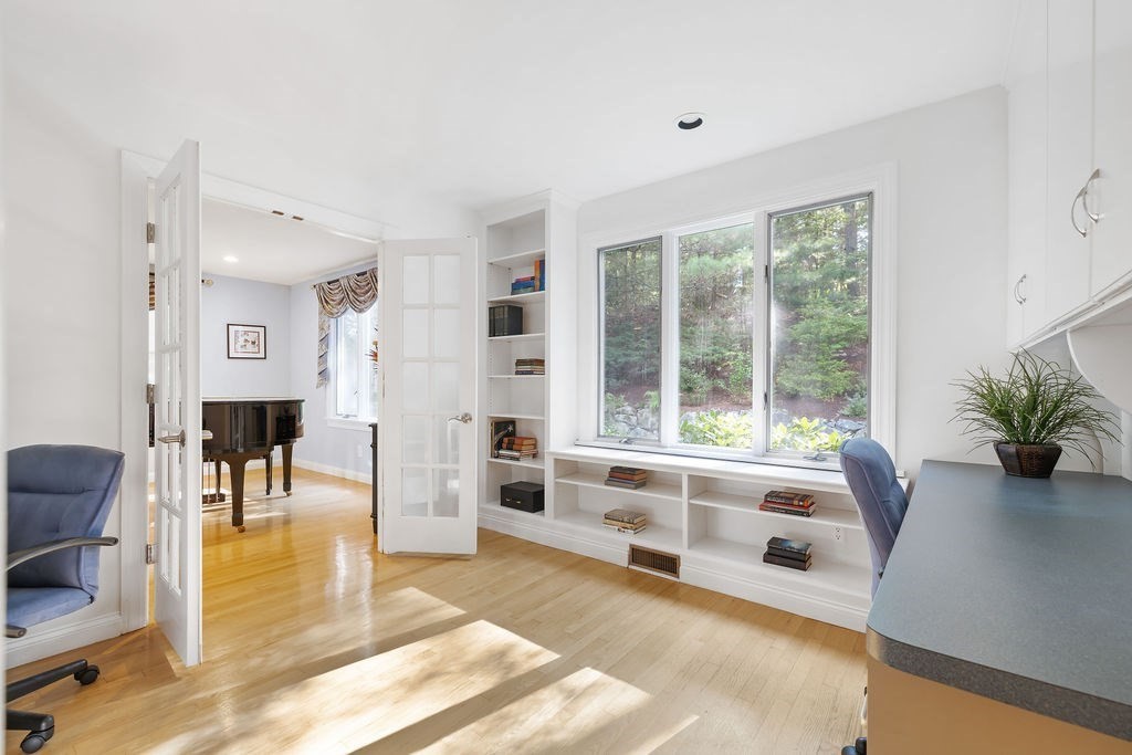 Natick, Massachusetts 01760, United States, 4 Bedrooms Bedrooms, ,3 BathroomsBathrooms,Residential,Active,168949