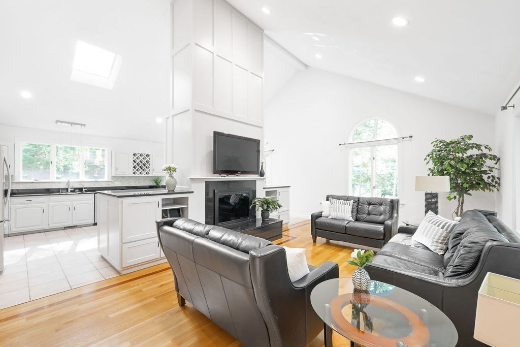 Natick, Massachusetts 01760, United States, 4 Bedrooms Bedrooms, ,3 BathroomsBathrooms,Residential,Active,168949