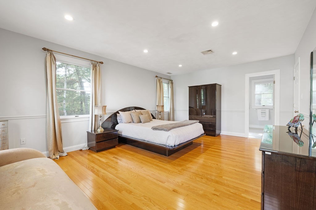 Natick, Massachusetts 01760, United States, 4 Bedrooms Bedrooms, ,3 BathroomsBathrooms,Residential,Active,168949