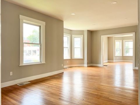 642 Moody St 1 Waltham MA 02453