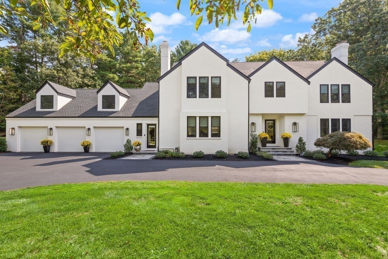 16 Weathervane Rd
