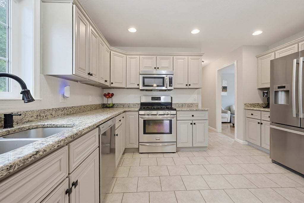 28 Roland Way, Milford, MA, 28 Roland Way, Milford, MA Photo #5