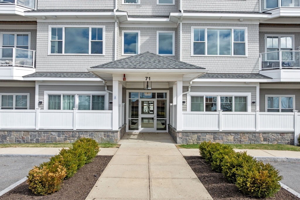 71 Greenwood Avenue 202