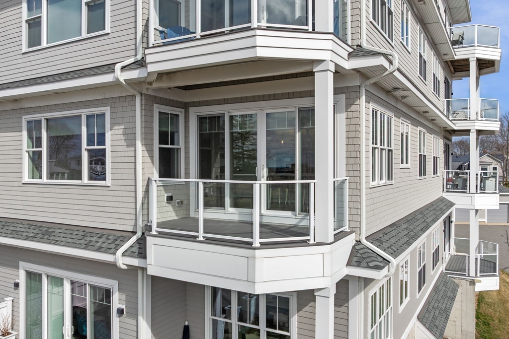 71 Greenwood Avenue 202