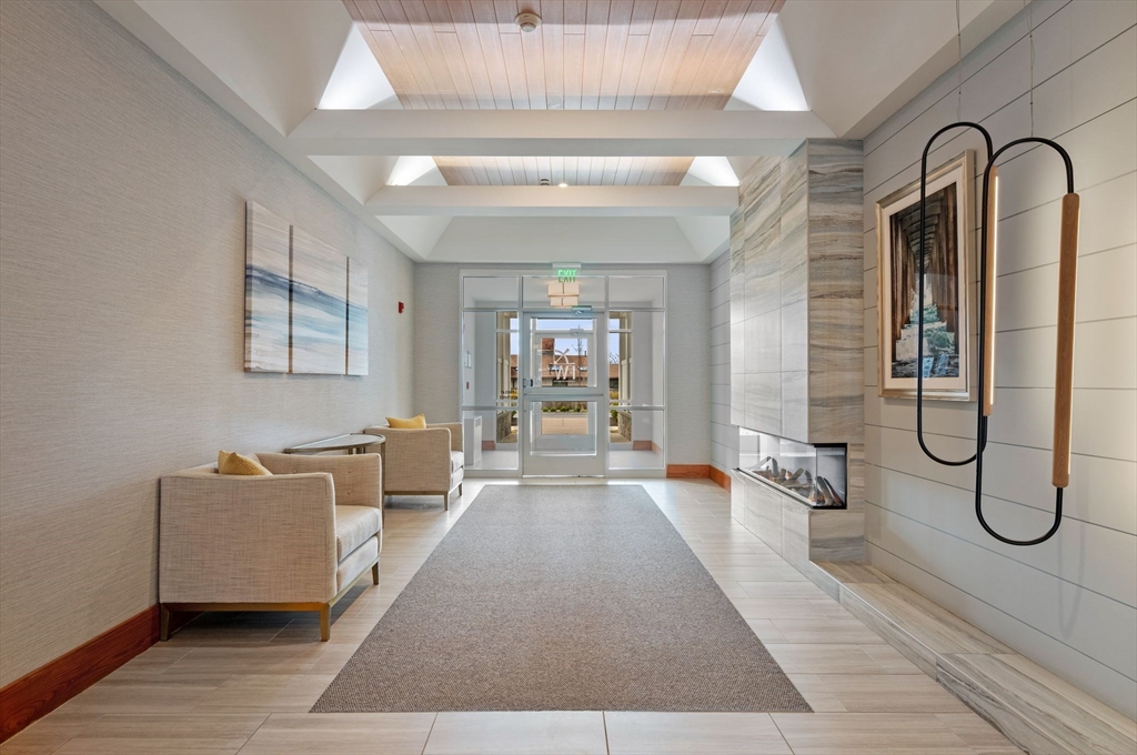 71 Greenwood Avenue 202