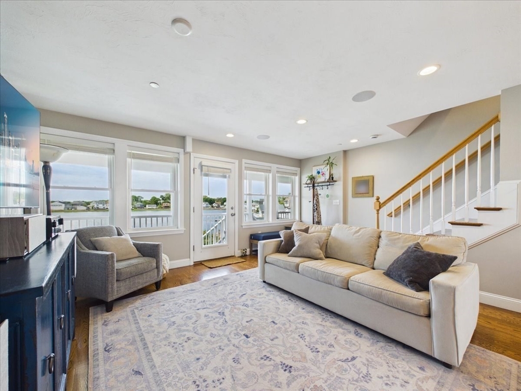 7 Bay St 3