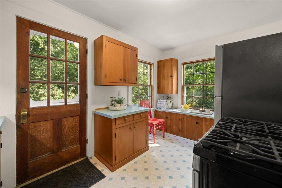 89 F R Lillie RD, Falmouth, MA, 89 F R Lillie RD, Falmouth, MA Photo #4