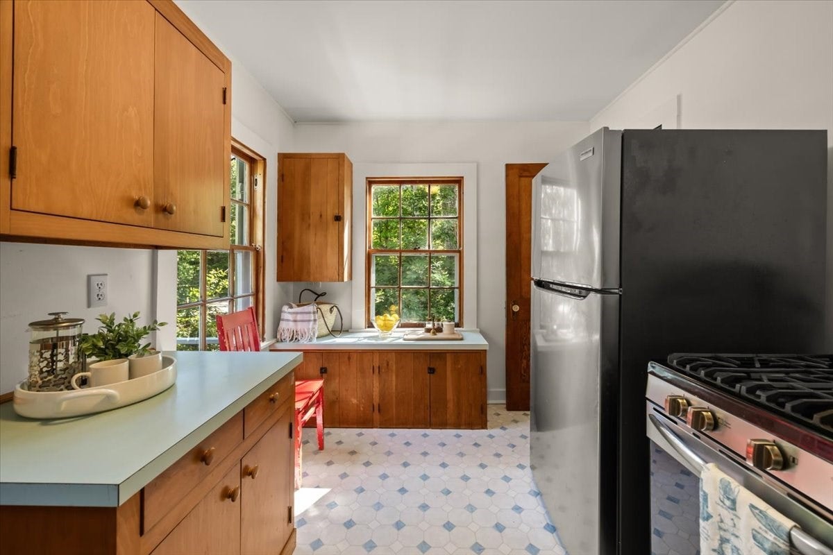 89 F R Lillie RD, Falmouth, MA, 89 F R Lillie RD, Falmouth, MA Photo #3