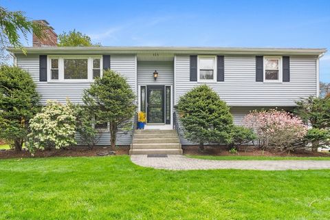 Photo of 135 Forest Avenue, Hudson, MA 01749 (MLS # 73510893)