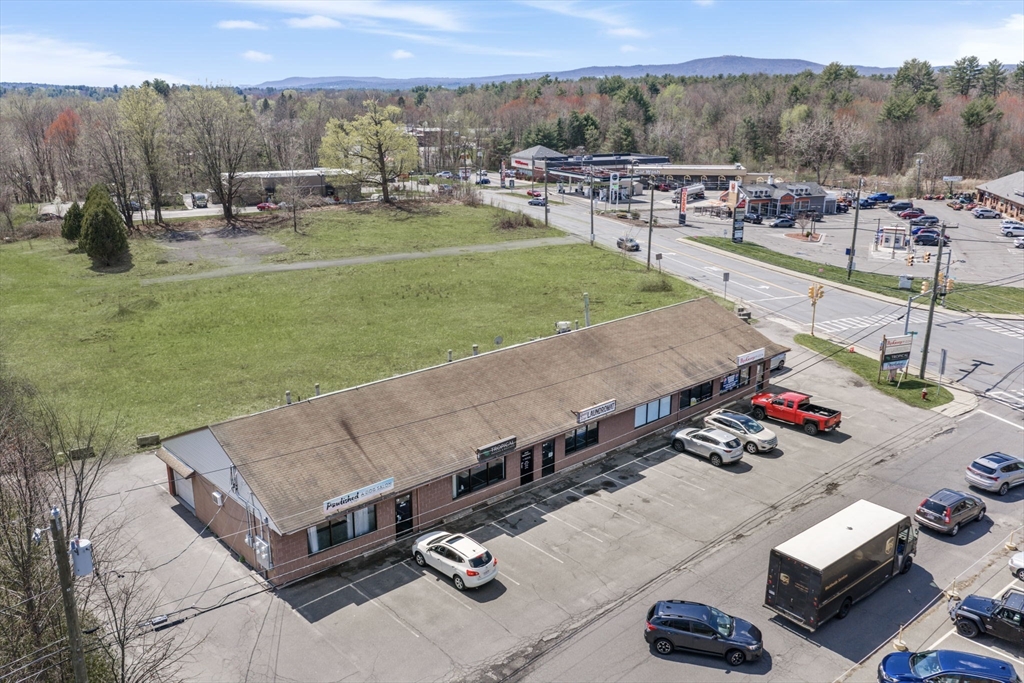 Photo 1 of 28 — 135 B Northampton St, Easthampton, MA 01027