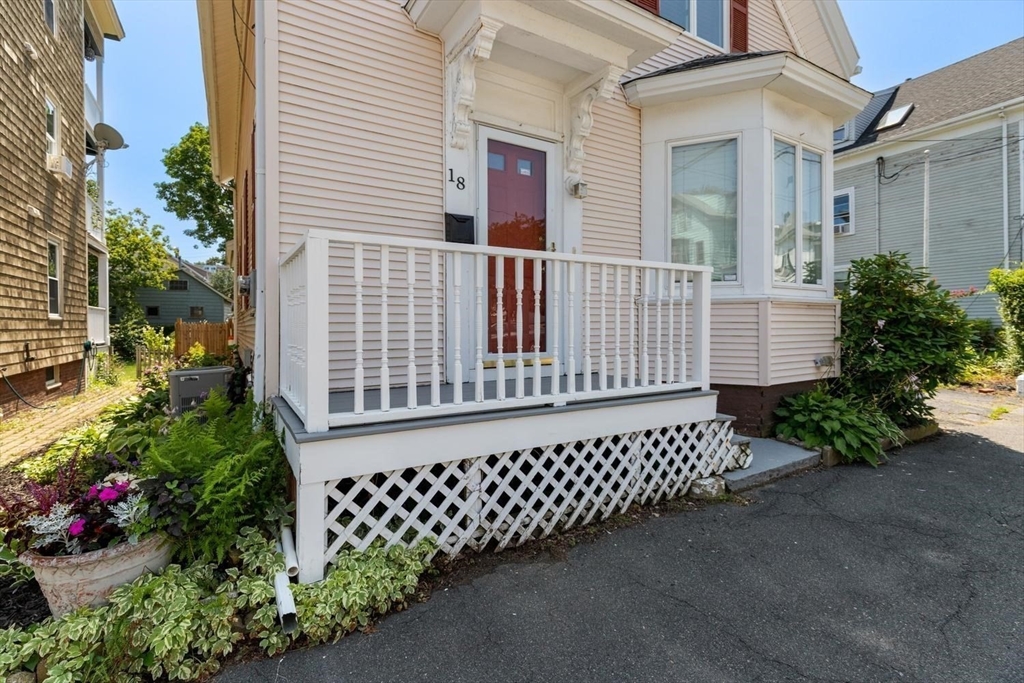 18 Willow Ave, Salem, MA Photo #4