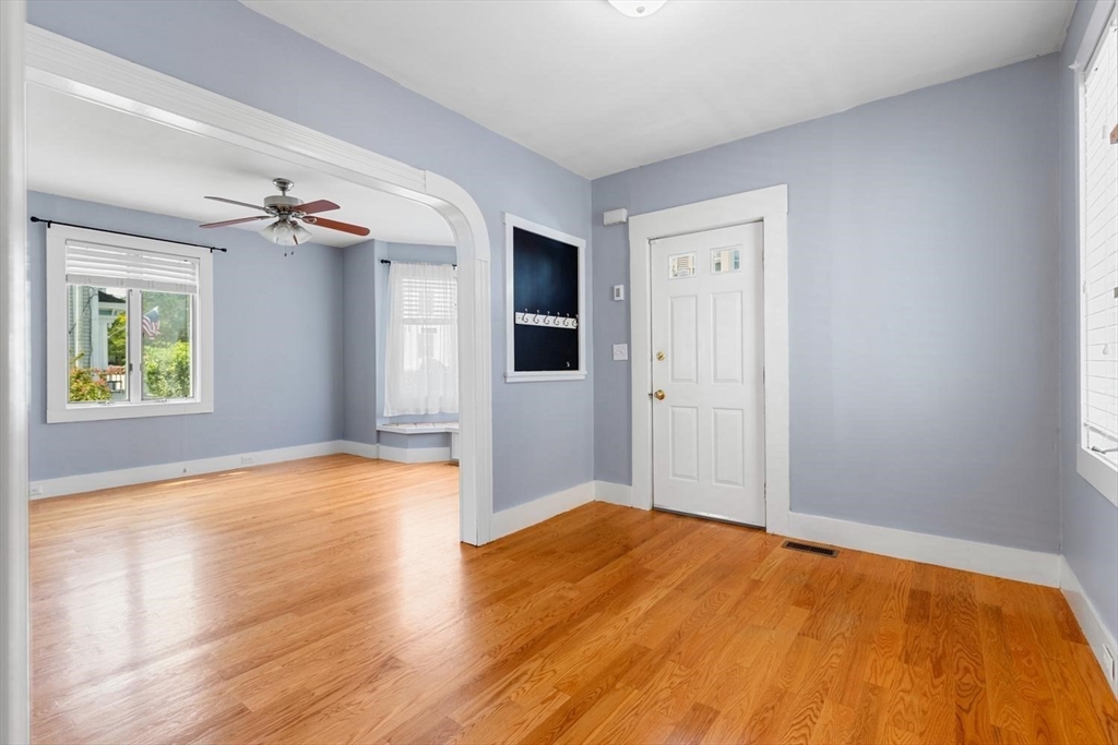 18 Willow Ave, Salem, MA Photo #7