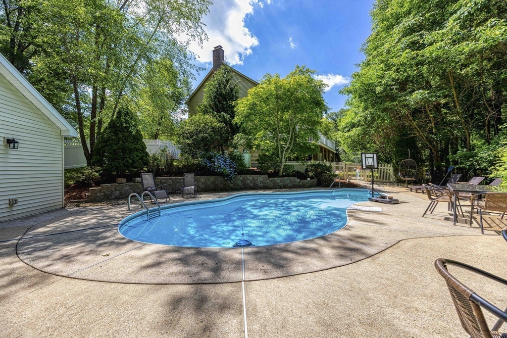 55 Blackberry Hill Rd