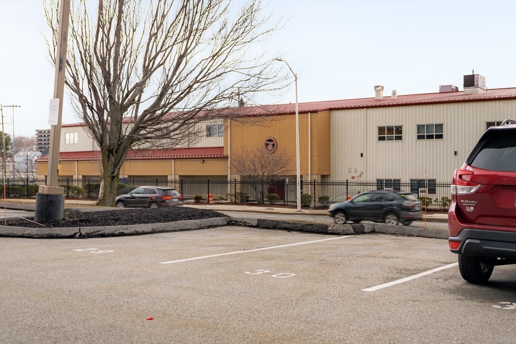 Malden, Massachusetts 02148, United States, 2 Bedrooms Bedrooms, ,2 BathroomsBathrooms,Residential,Contingent,89069