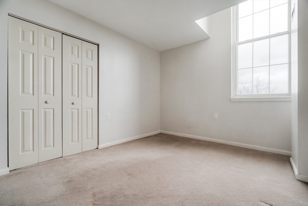 Malden, Massachusetts 02148, United States, 2 Bedrooms Bedrooms, ,2 BathroomsBathrooms,Residential,Contingent,89069