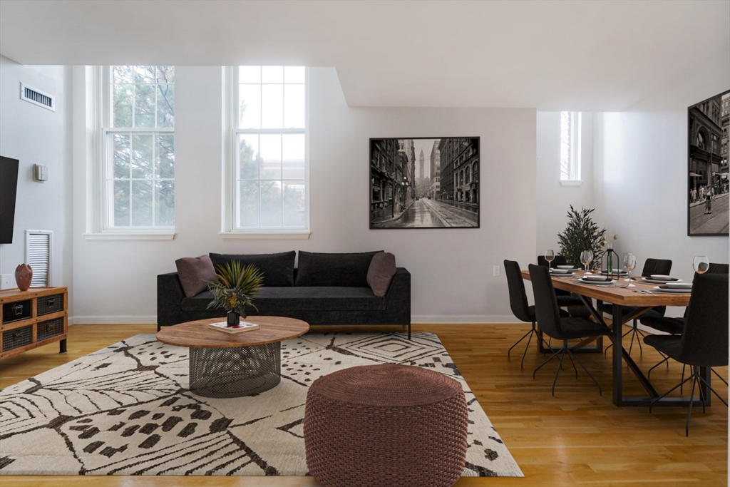 Malden, Massachusetts 02148, United States, 2 Bedrooms Bedrooms, ,2 BathroomsBathrooms,Residential,Contingent,89069