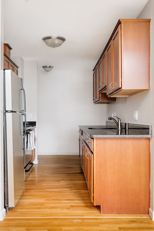 Malden, Massachusetts 02148, United States, 2 Bedrooms Bedrooms, ,2 BathroomsBathrooms,Residential,Contingent,89069