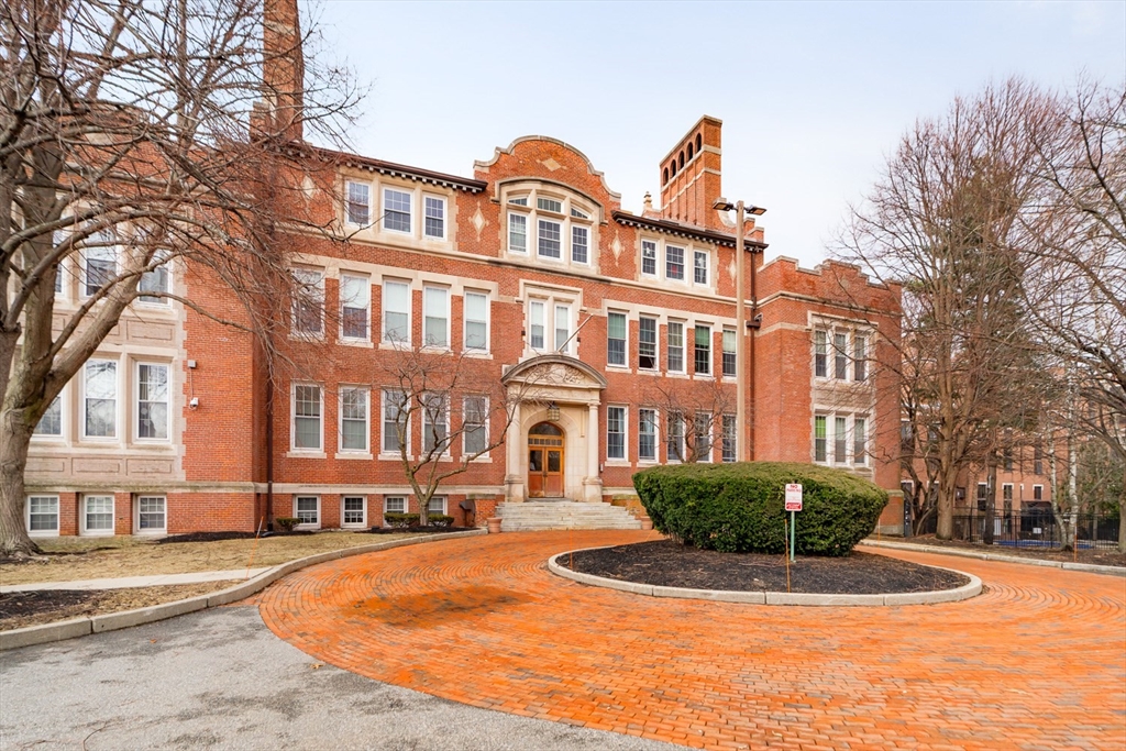 Malden, Massachusetts 02148, United States, 2 Bedrooms Bedrooms, ,2 BathroomsBathrooms,Residential,Contingent,89069