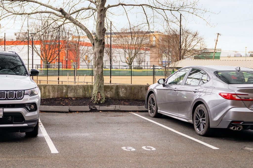 Malden, Massachusetts 02148, United States, 2 Bedrooms Bedrooms, ,2 BathroomsBathrooms,Residential,Contingent,89069