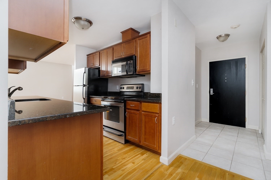 Malden, Massachusetts 02148, United States, 2 Bedrooms Bedrooms, ,2 BathroomsBathrooms,Residential,Contingent,89069