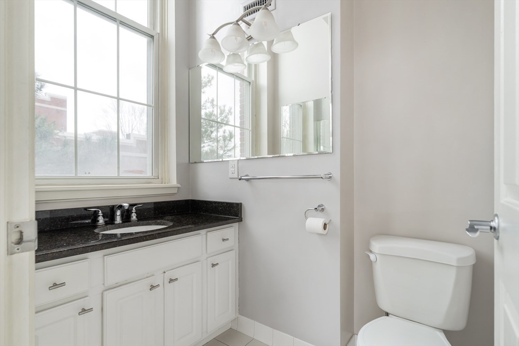 Malden, Massachusetts 02148, United States, 2 Bedrooms Bedrooms, ,2 BathroomsBathrooms,Residential,Contingent,89069