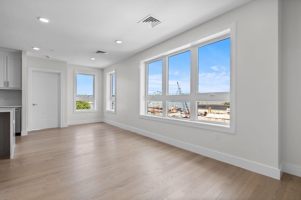 301 Border Street PH1