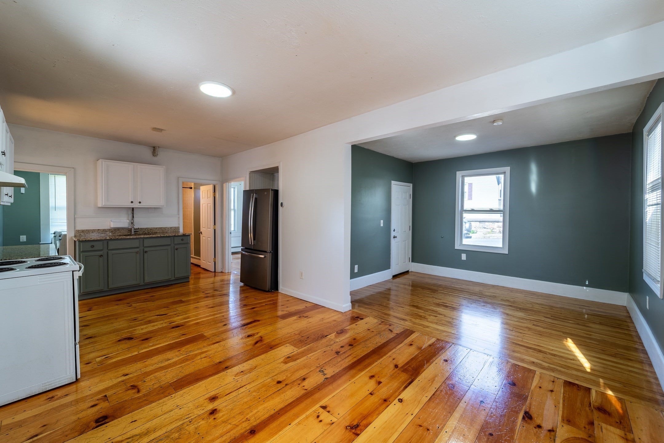 12 Chrome St, Worcester, MA, 12 Chrome St, Worcester, MA Photo #8