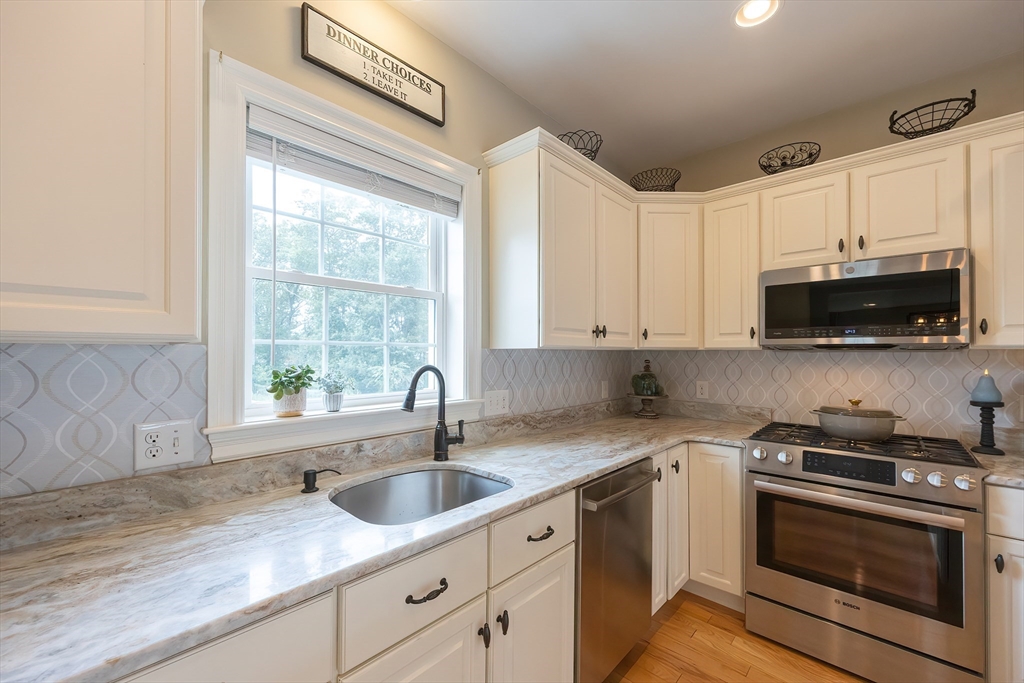 41 Westview Ave, Millbury, MA Photo #8