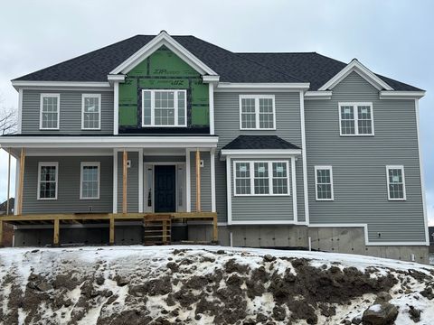 2 Clover Glen Cir Shrewsbury MA 01545