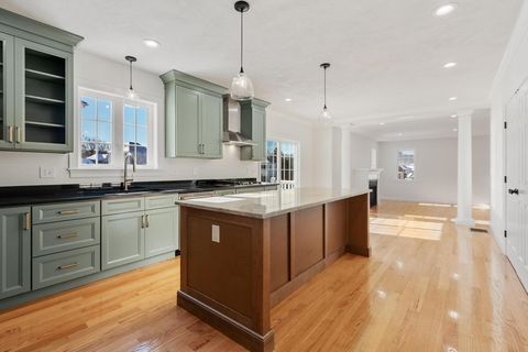 2 Clover Glen Cir Shrewsbury MA 01545